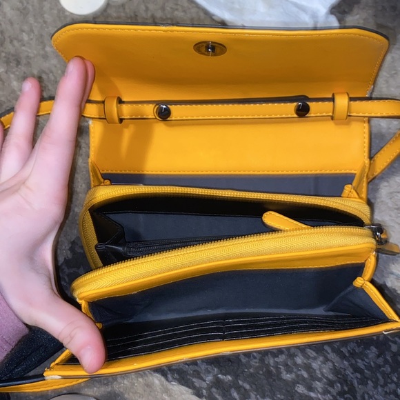 Beautiful Vera Wang yellow purse! - Picture 2 of 5